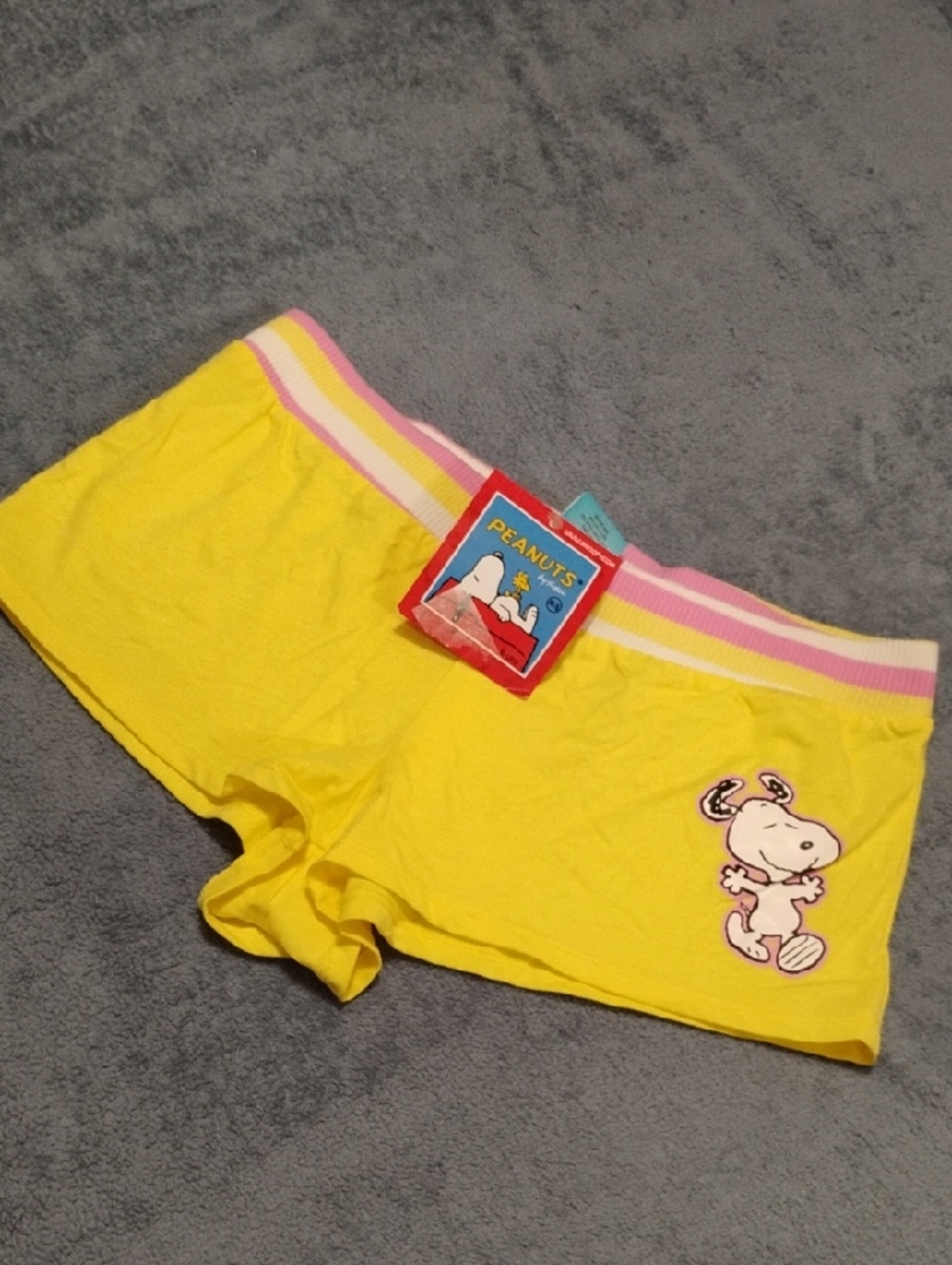 Peanuts Yellow Snoopy Lounge Shorts Size M-6